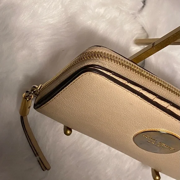 Henri Bendel Cream Leather Zip Around Wallet - Picture 8 of 13